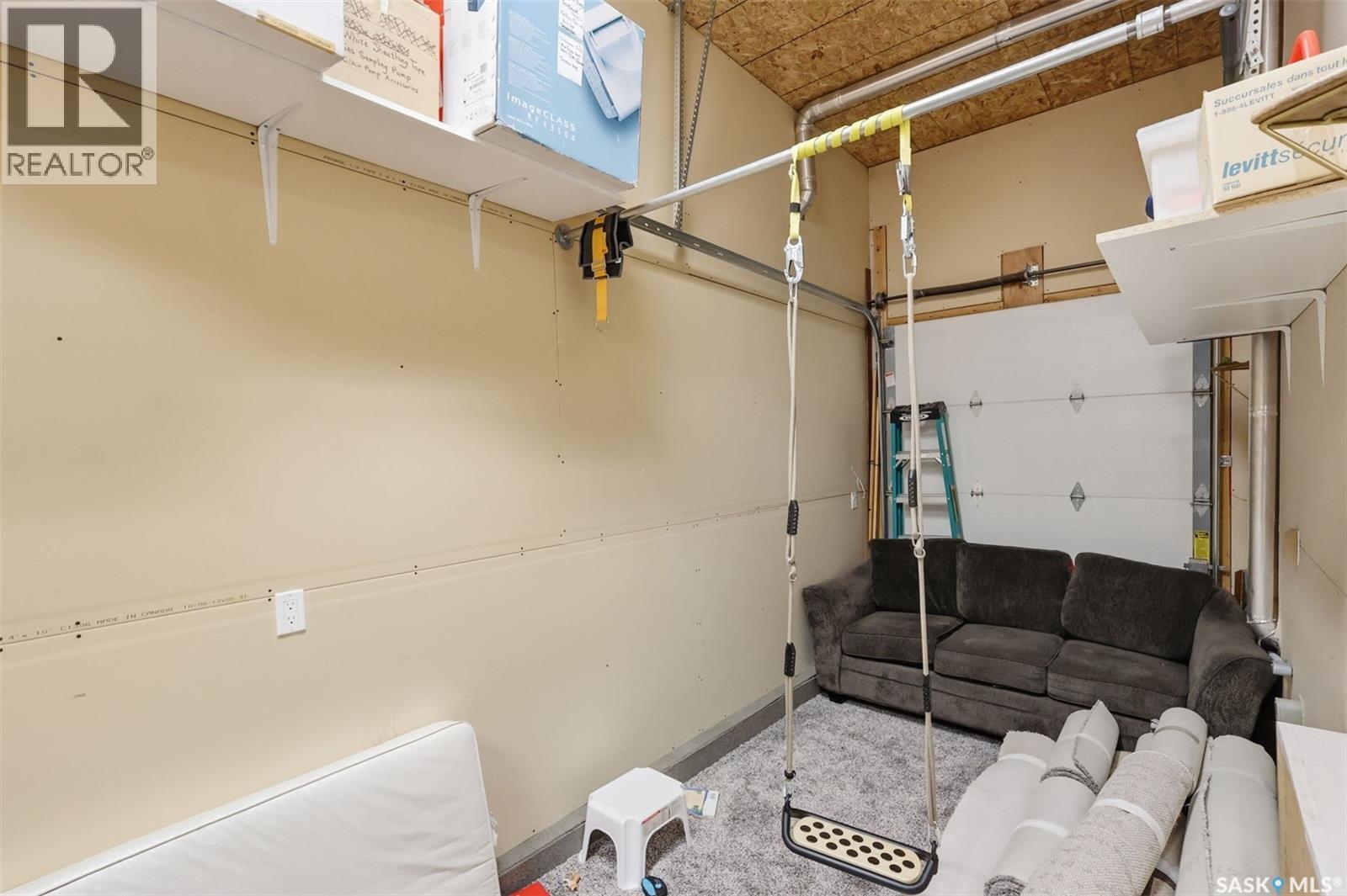 206 Muzyka Road, Saskatoon, SK - Indoor Photo Showing Garage