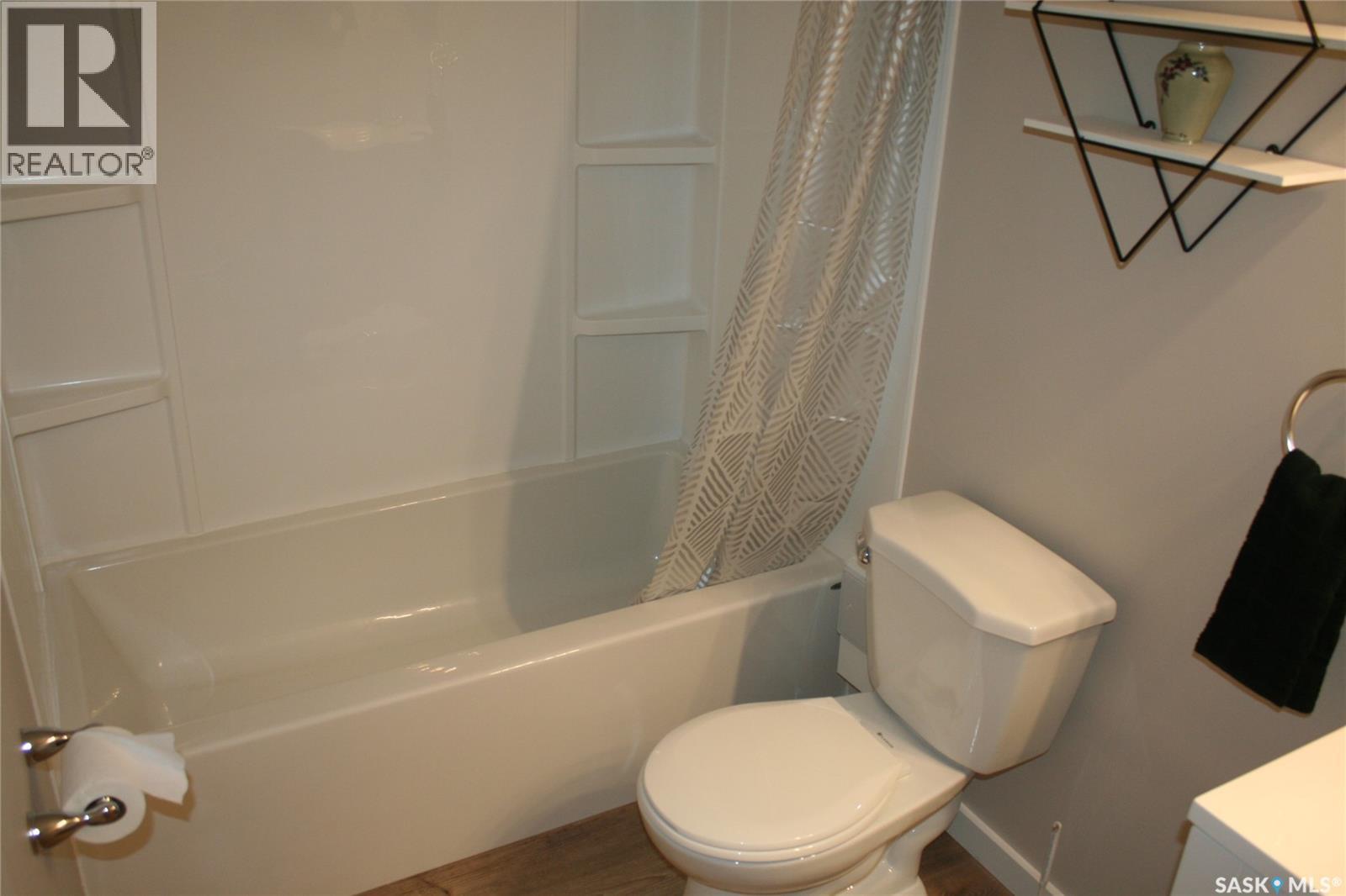 6 4505 Rae Street, Regina, SK - Indoor Photo Showing Bathroom