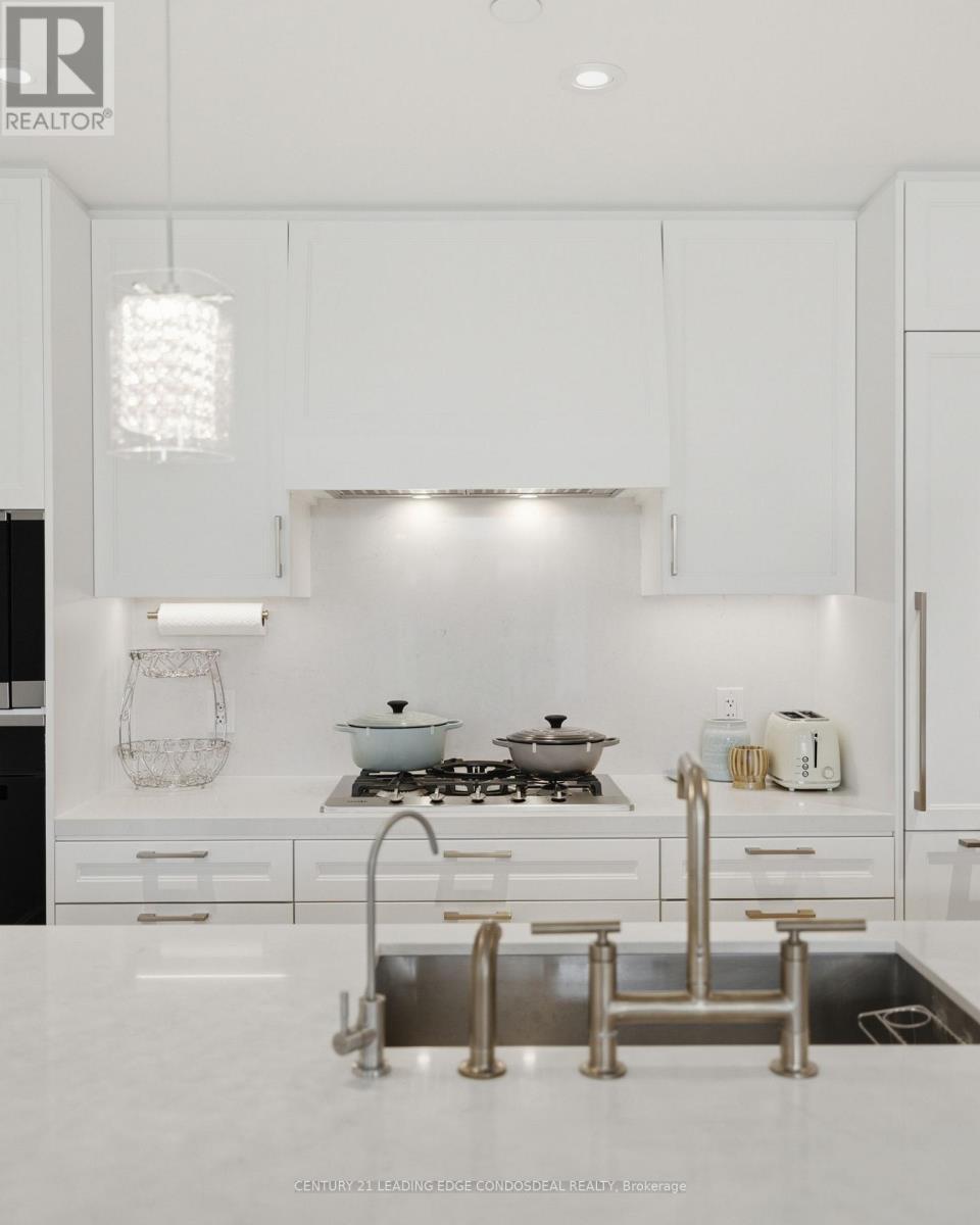 503 - 1 Strathgowan Avenue, Toronto, ON - Indoor Photo Showing Kitchen With Upgraded Kitchen