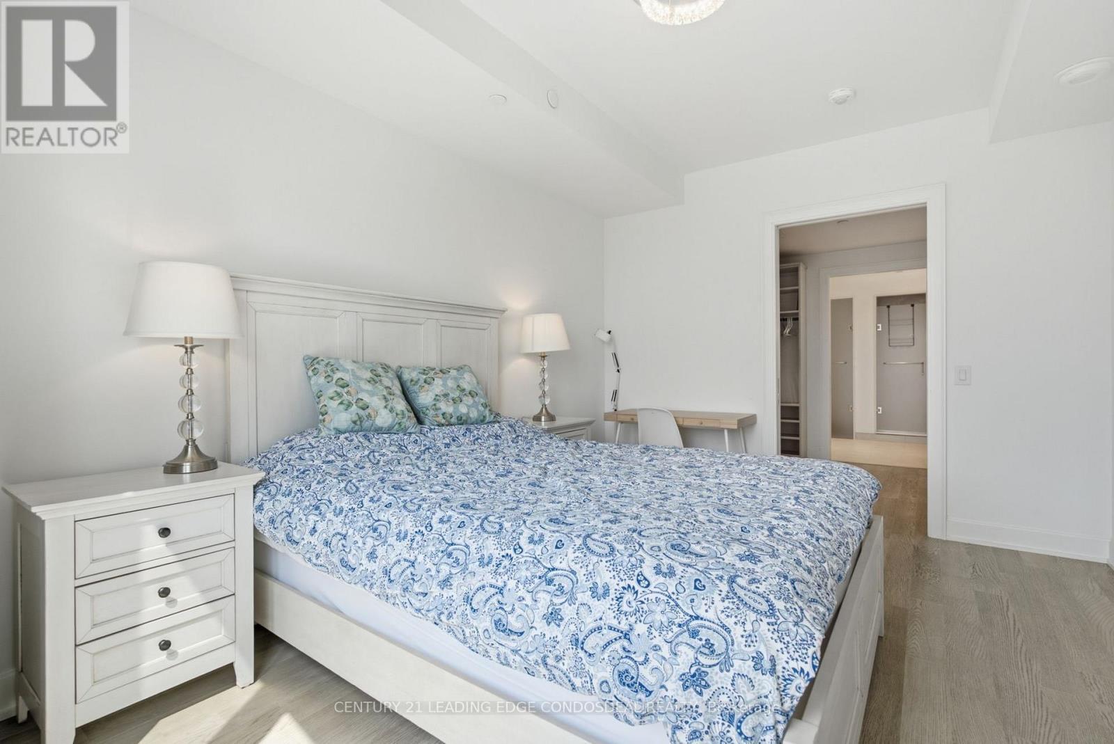 Prime bedroom - 503 - 1 Strathgowan Avenue, Toronto, ON - Indoor Photo Showing Bedroom
