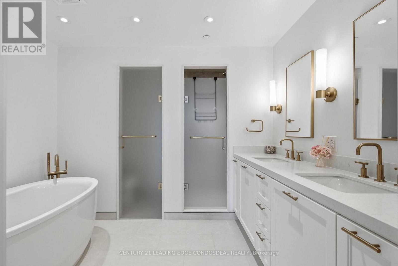 Main bath - 503 - 1 Strathgowan Avenue, Toronto, ON - Indoor Photo Showing Bathroom