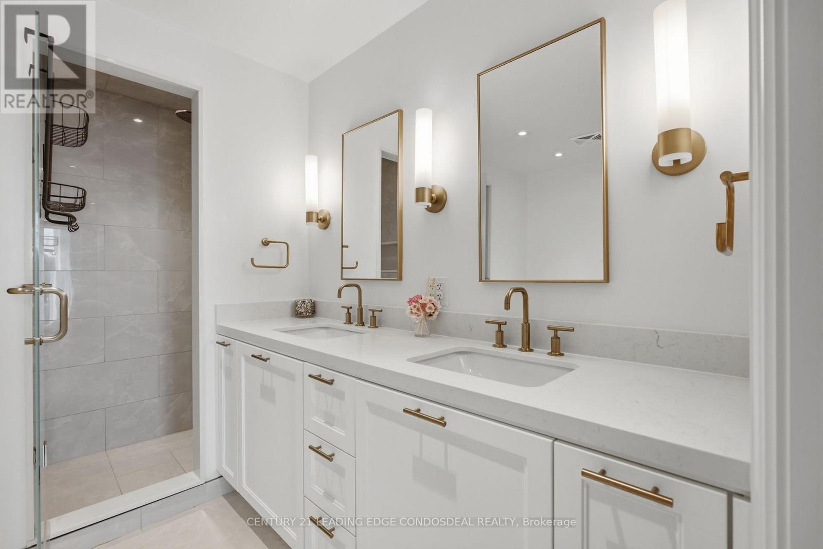 Main bath sinks - 503 - 1 Strathgowan Avenue, Toronto, ON - Indoor Photo Showing Bathroom