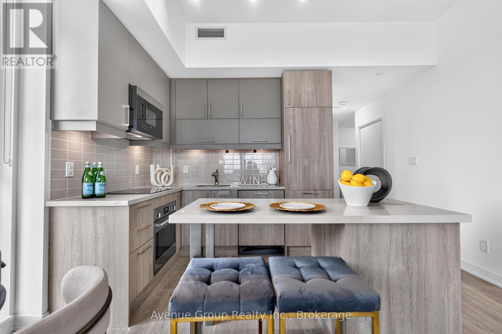 1011 - 292 Verdale Crossing, Markham, ON - Indoor Photo Showing Kitchen With Upgraded Kitchen