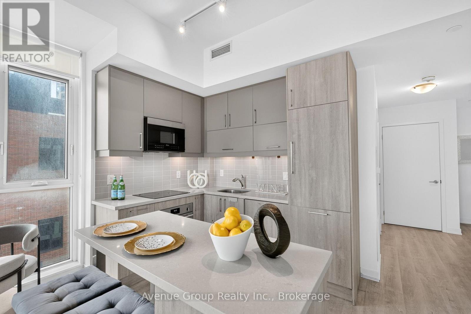 1011 - 292 Verdale Crossing, Markham, ON - Indoor Photo Showing Kitchen With Upgraded Kitchen