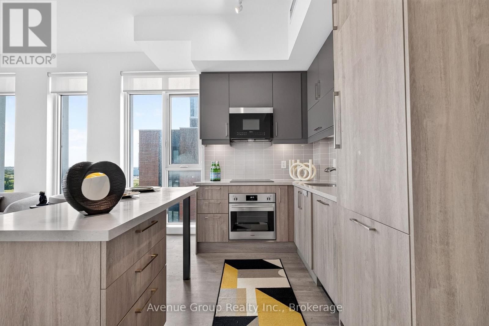 1011 - 292 Verdale Crossing, Markham, ON - Indoor Photo Showing Kitchen With Upgraded Kitchen