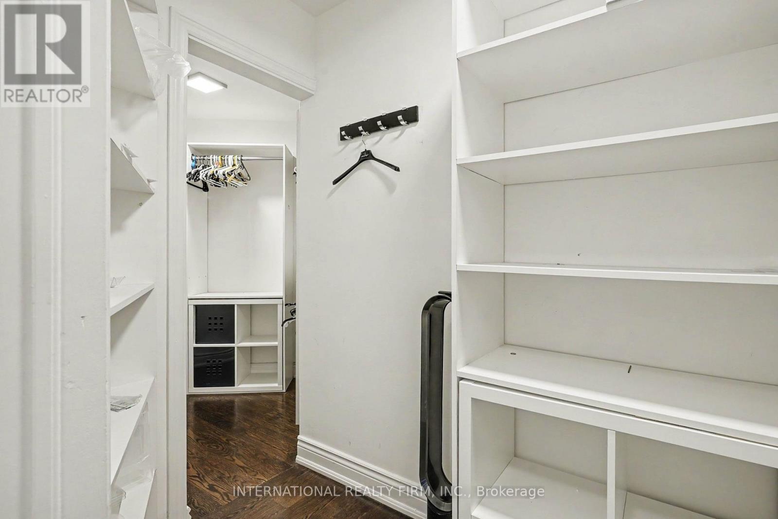 5240 Elmridge Drive, Mississauga, ON - Indoor With Storage