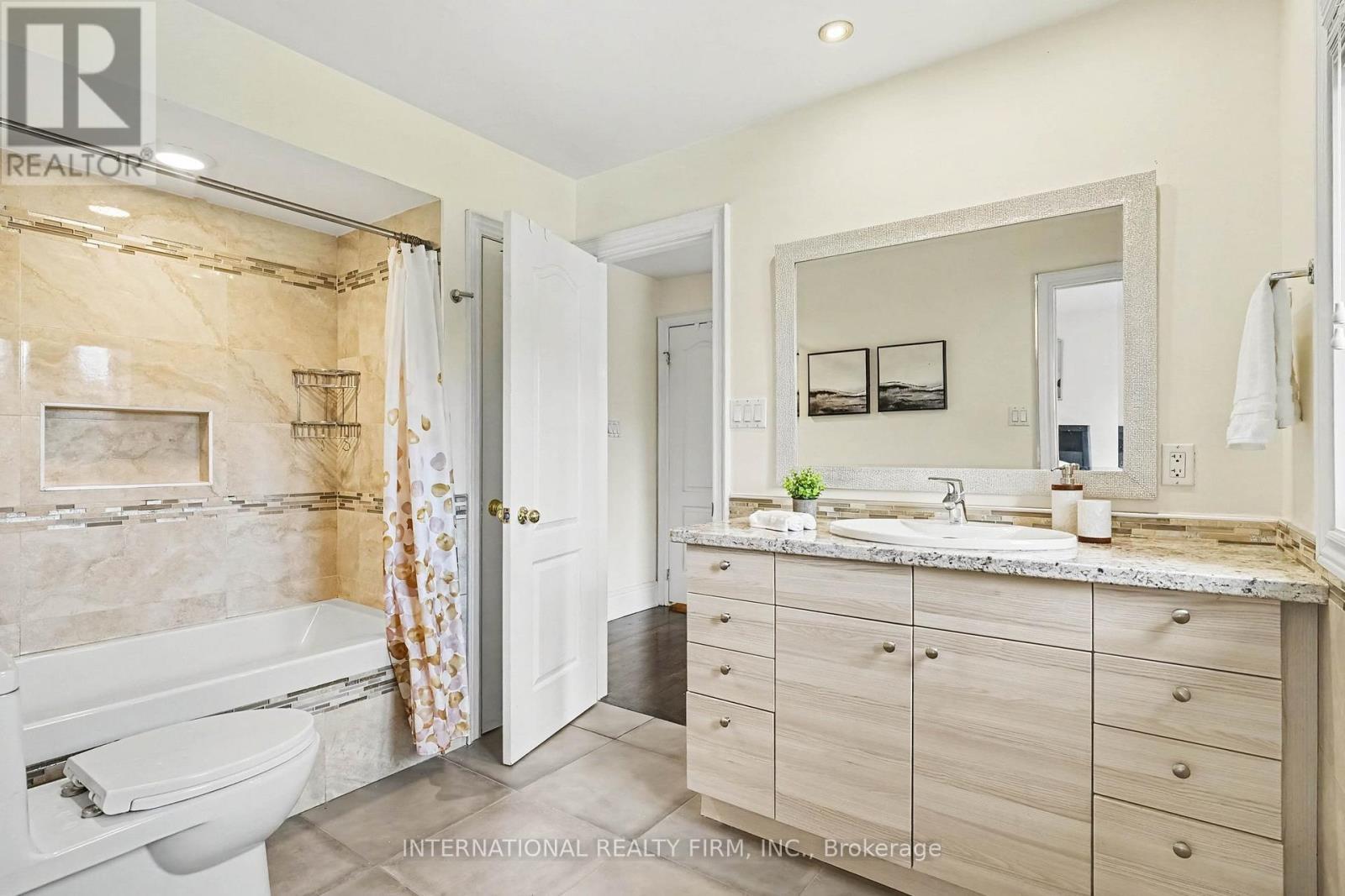 5240 Elmridge Drive, Mississauga, ON - Indoor Photo Showing Bathroom