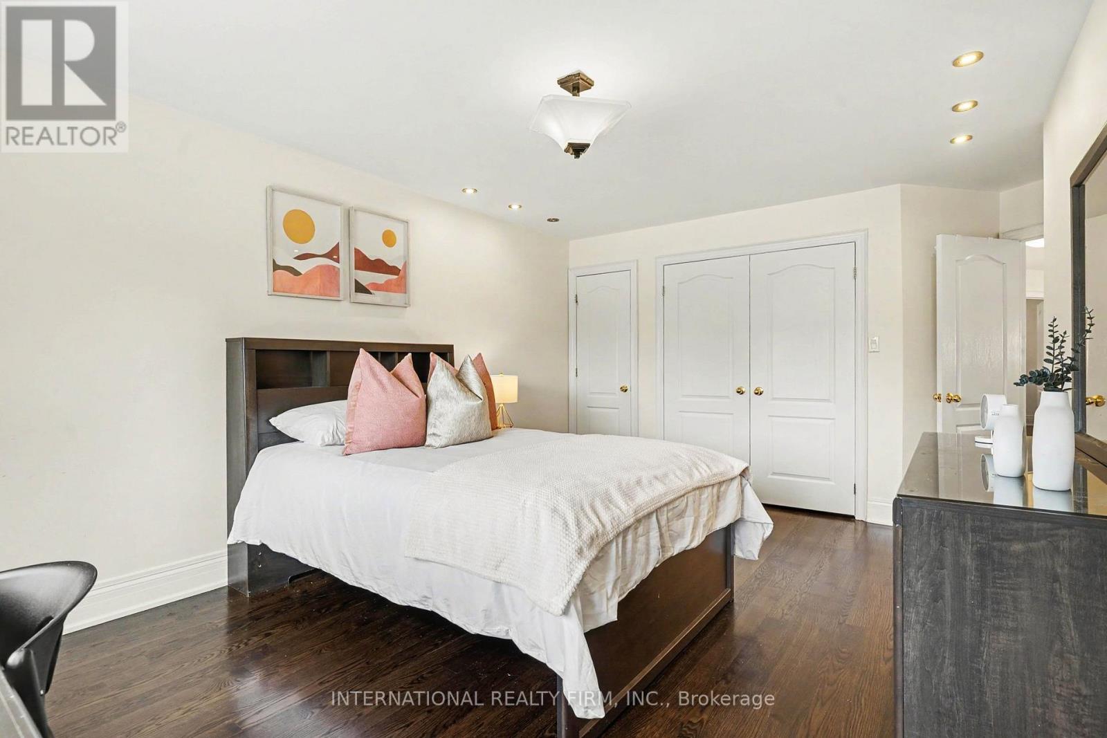 5240 Elmridge Drive, Mississauga, ON - Indoor Photo Showing Bedroom