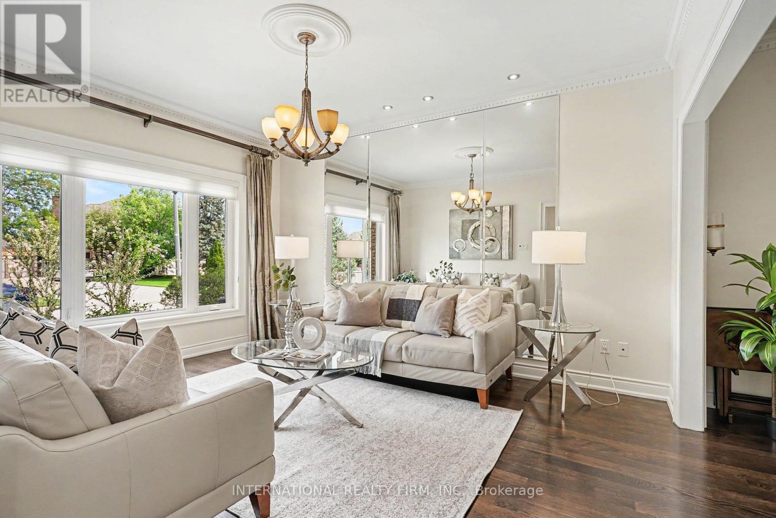 5240 Elmridge Drive, Mississauga, ON - Indoor Photo Showing Living Room