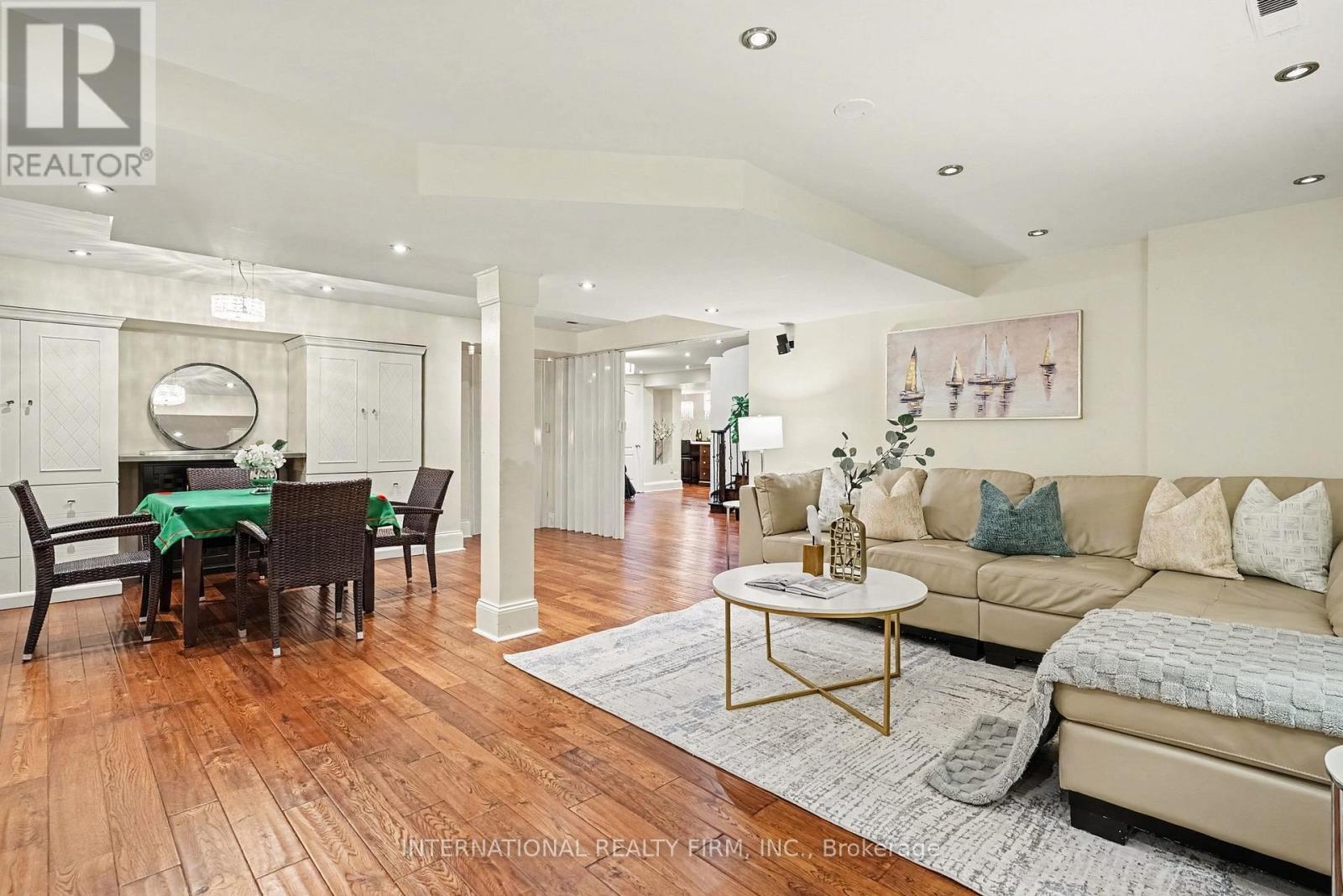 5240 Elmridge Drive, Mississauga, ON - Indoor Photo Showing Living Room