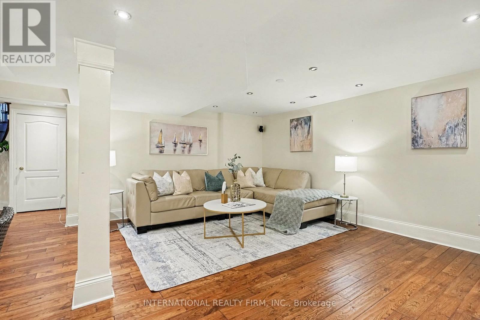 5240 Elmridge Drive, Mississauga, ON - Indoor Photo Showing Living Room