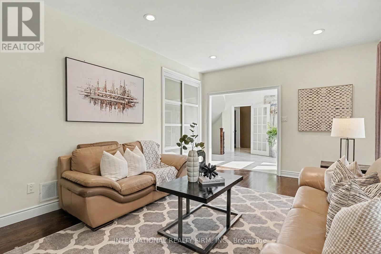 5240 Elmridge Drive, Mississauga, ON - Indoor Photo Showing Living Room