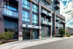 917 - 60 HONEYCRISP CRESCENT Vaughan, ON L4K 0N5