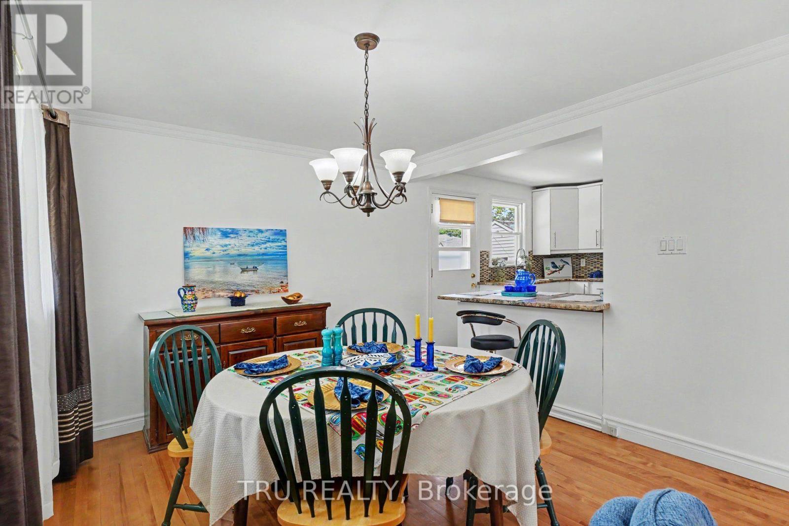1908 Saunderson Drive, Ottawa, ON - Indoor Photo Showing Dining Room