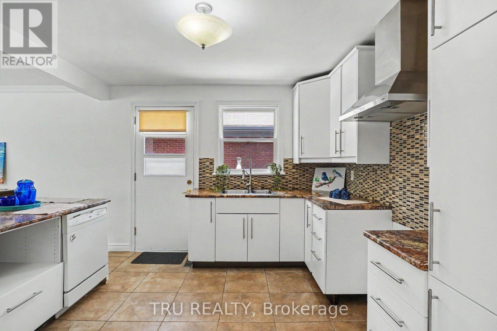 1908 Saunderson Drive, Ottawa, ON - Indoor Photo Showing Kitchen