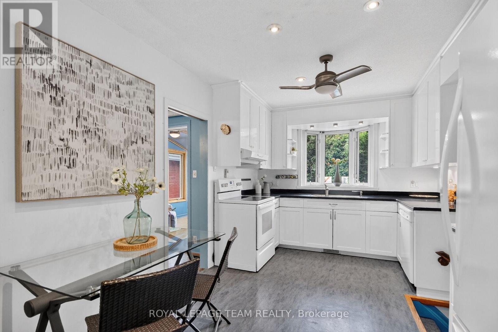 673 Golden Avenue, Ottawa, ON - Indoor Photo Showing Kitchen