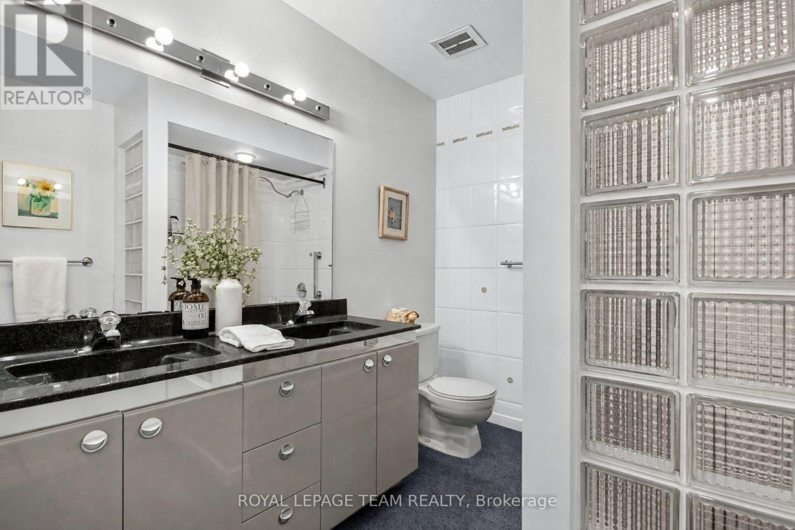 673 Golden Avenue, Ottawa, ON - Indoor Photo Showing Bathroom