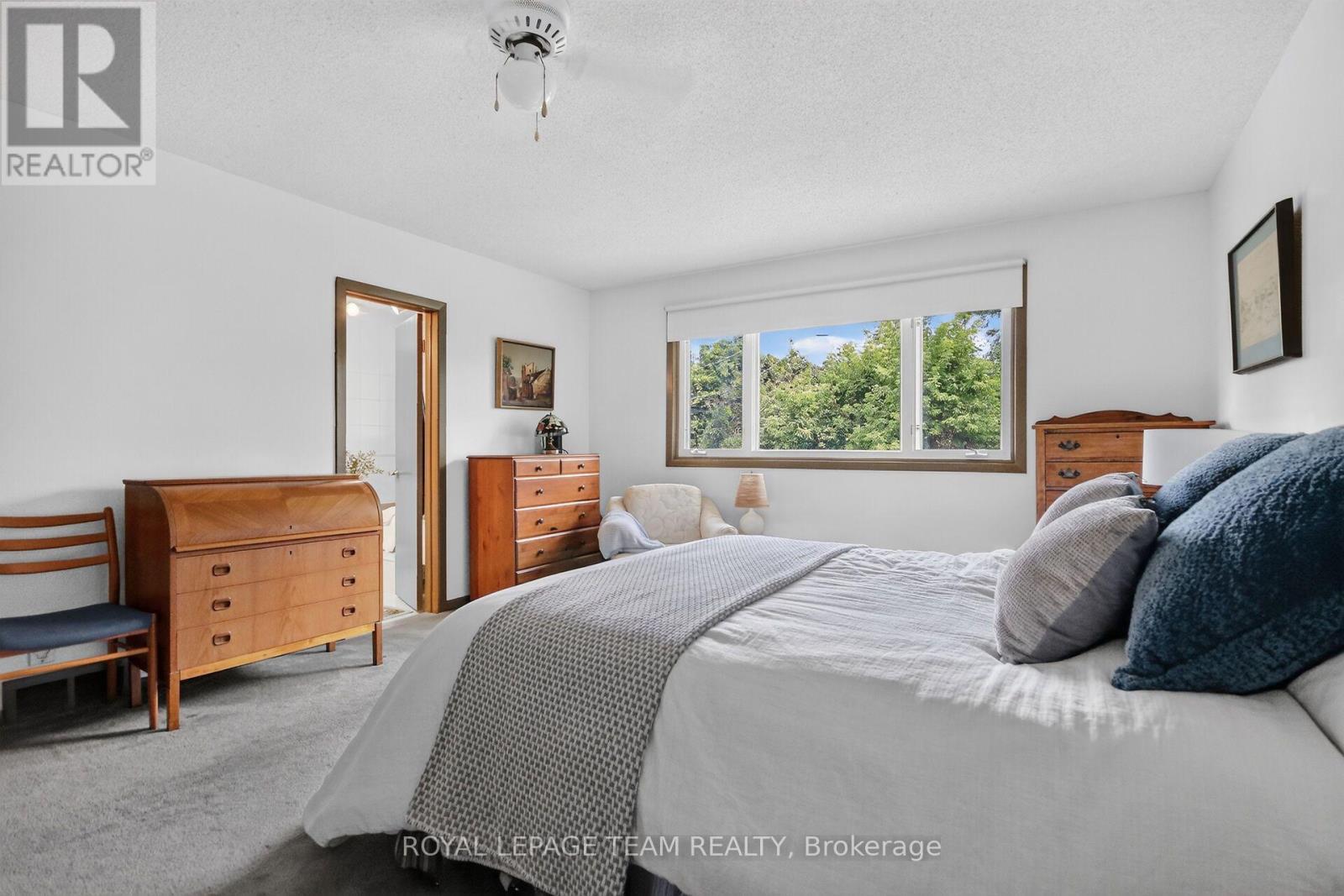 673 Golden Avenue, Ottawa, ON - Indoor Photo Showing Bedroom