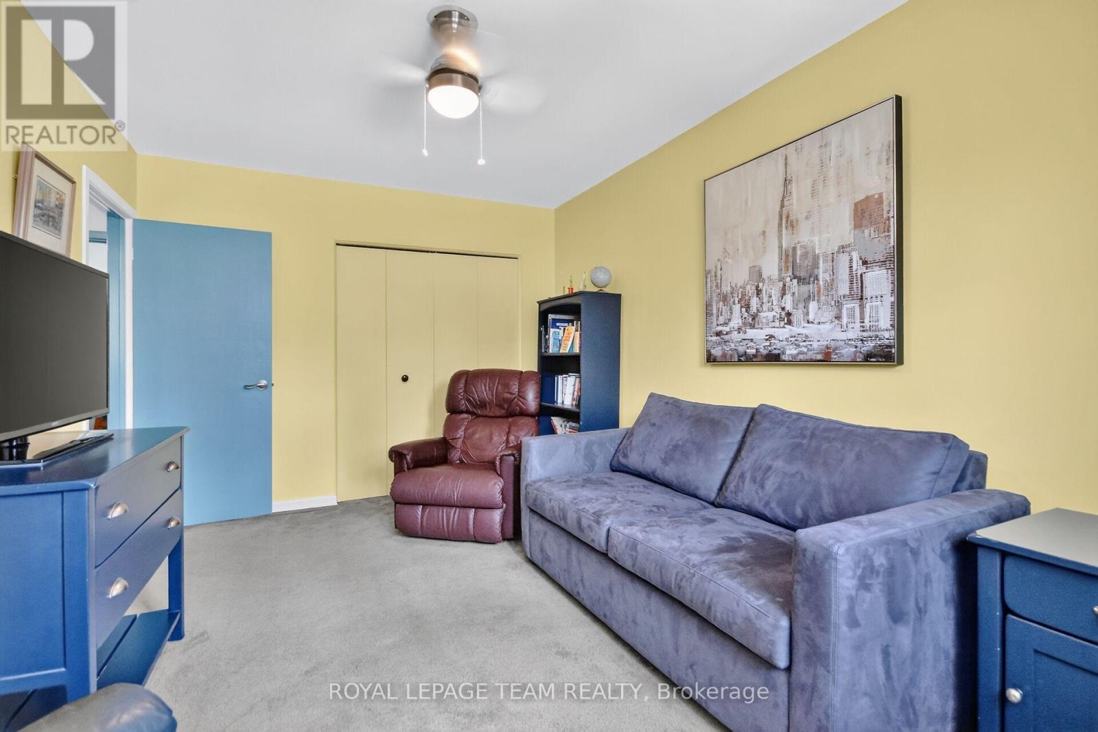 673 Golden Avenue, Ottawa, ON - Indoor Photo Showing Living Room