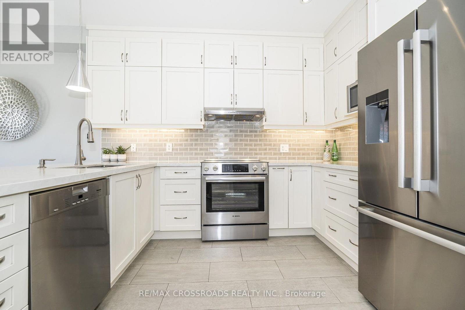 Bosch & Miele Appliances - Quartz Countertop - 21A Brian Drive, Toronto, ON - Indoor Photo Showing Kitchen With Upgraded Kitchen
