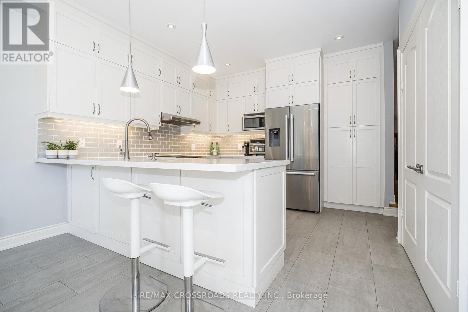 Oversize Breakfast Bar - 21A Brian Drive, Toronto, ON - Indoor Photo Showing Kitchen With Upgraded Kitchen