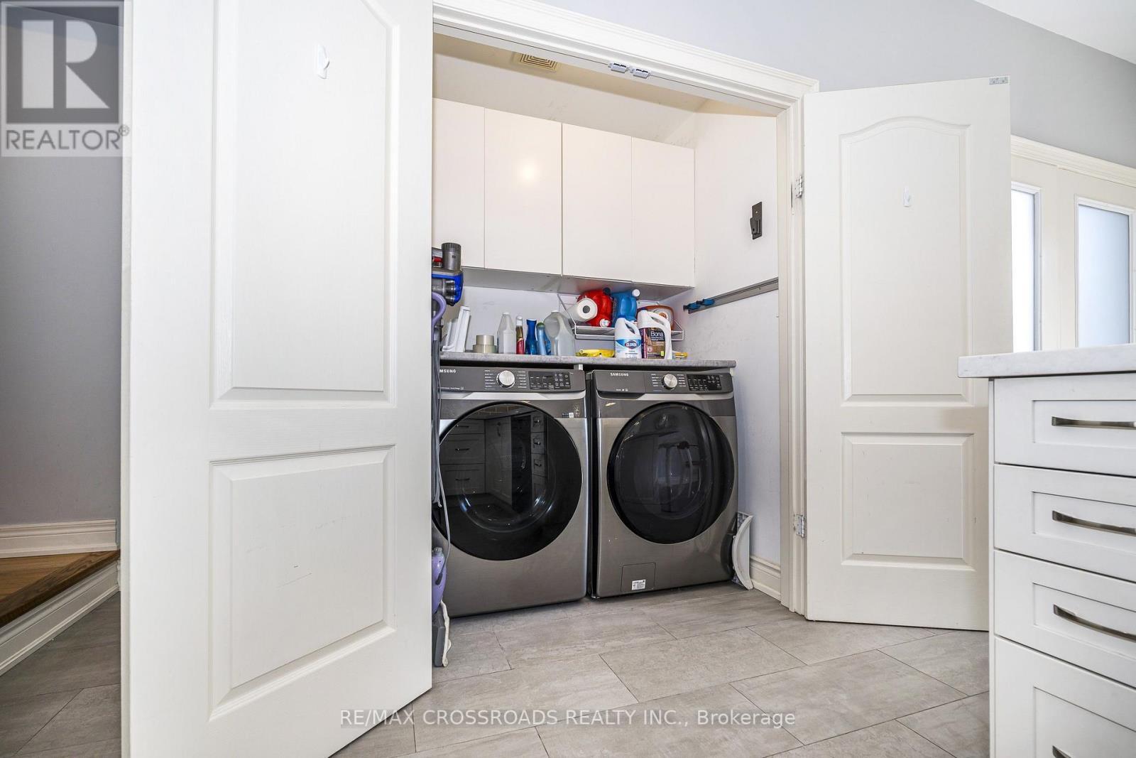 Ensuite Laundry & Storage - 21A Brian Drive, Toronto, ON - Indoor Photo Showing Laundry Room