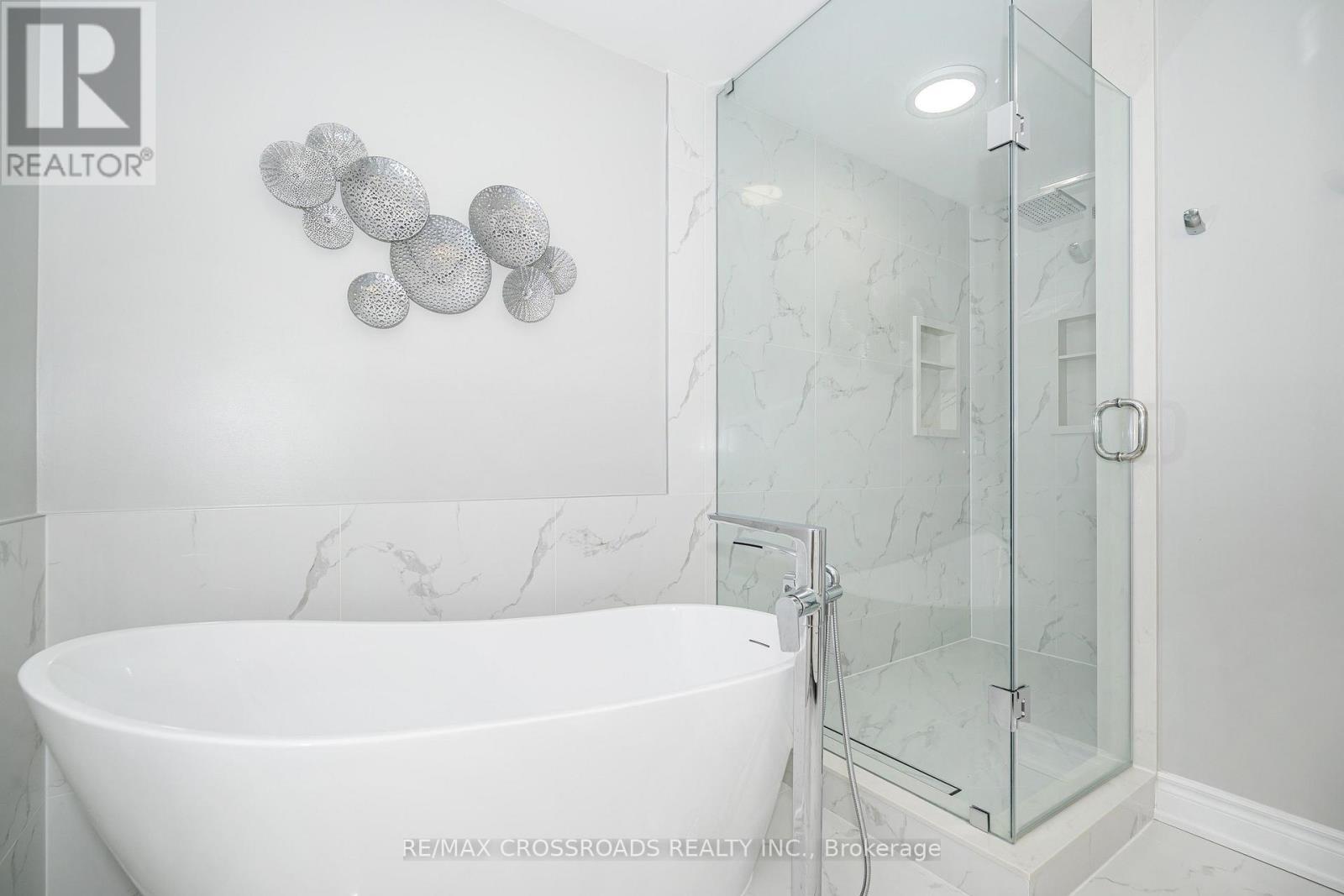 AHHHHH! - 21A Brian Drive, Toronto, ON - Indoor Photo Showing Bathroom