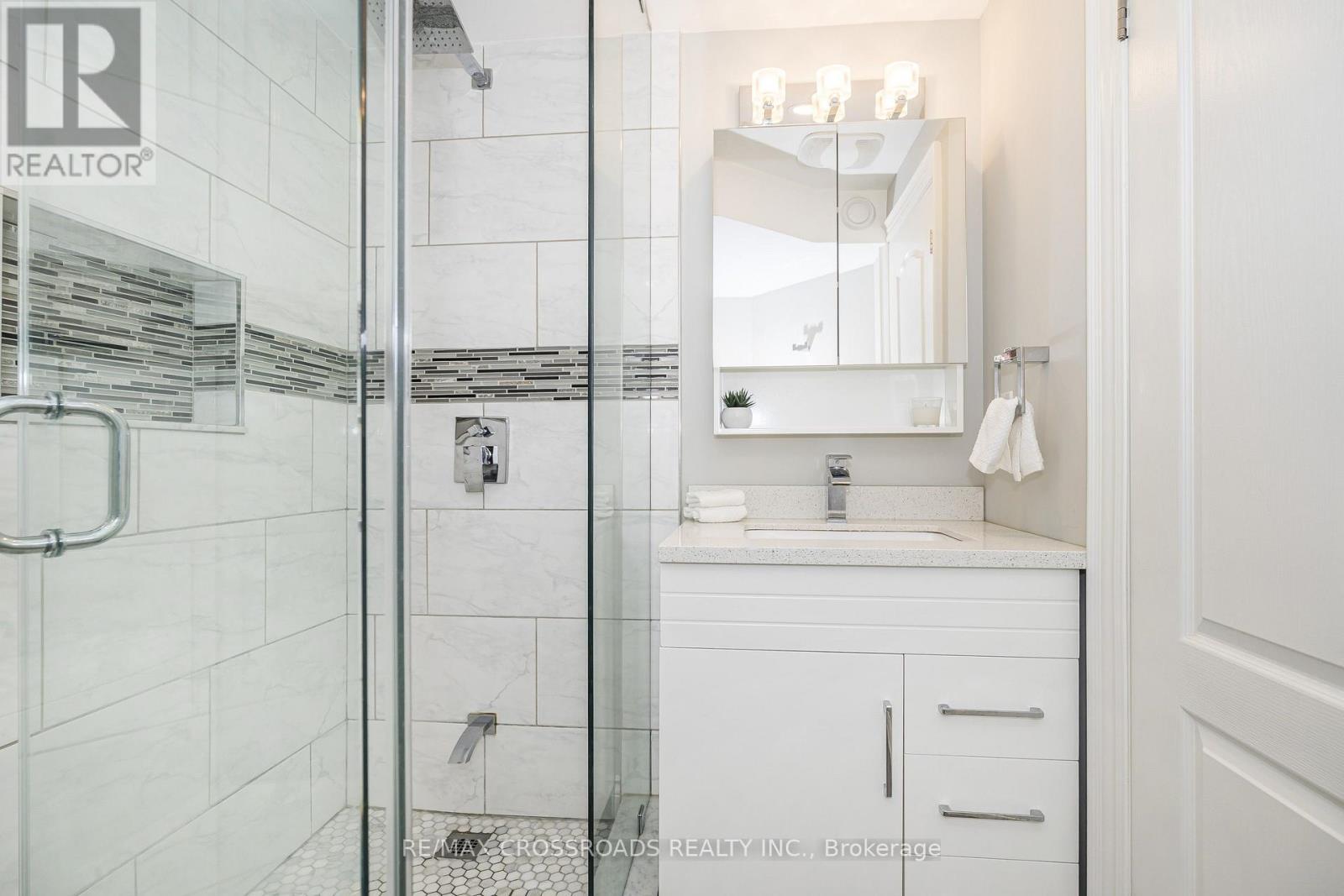 Lower Level Modern Just Renovated 3 Pc Bathroom - 21A Brian Drive, Toronto, ON - Indoor Photo Showing Bathroom