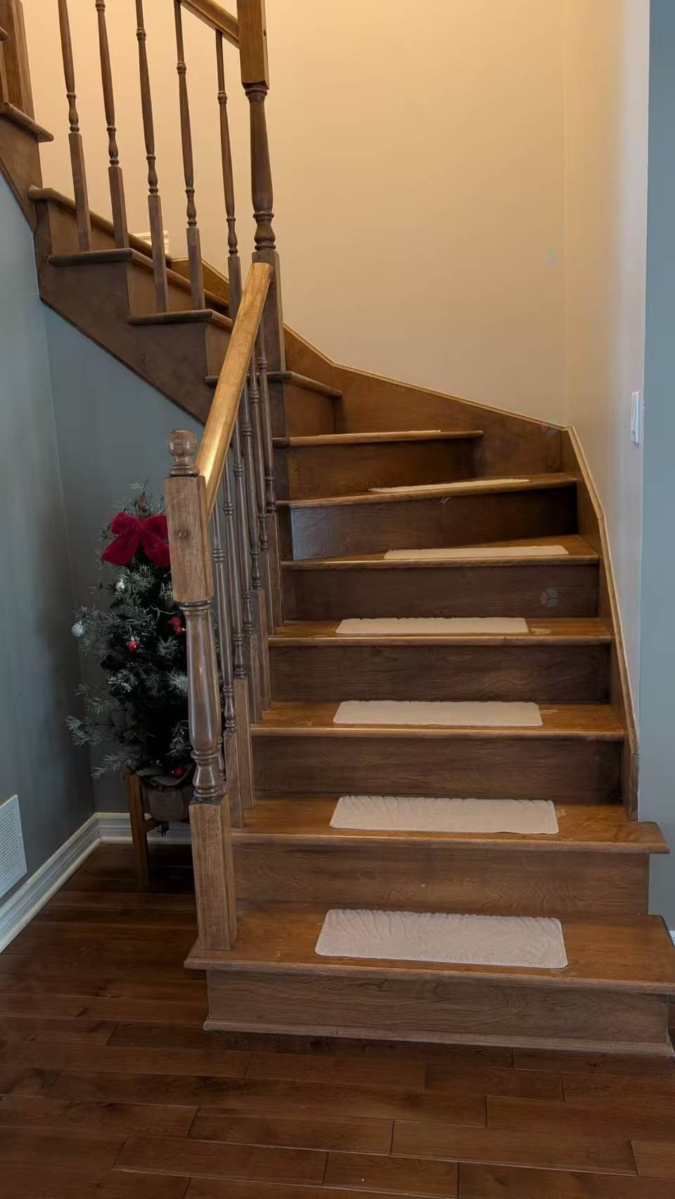 Escalier - B-32 Boul. Des Sources, Pointe-Claire, QC - Indoor Photo Showing Other Room