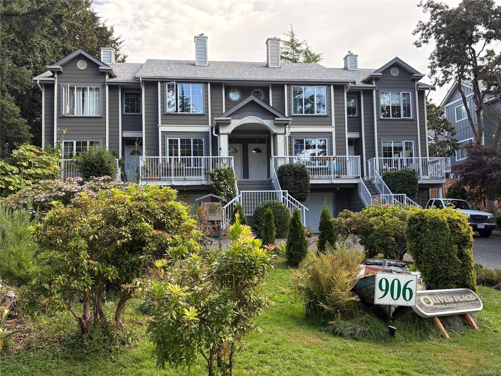 #2-906 Admirals Rd, Esquimalt, BC