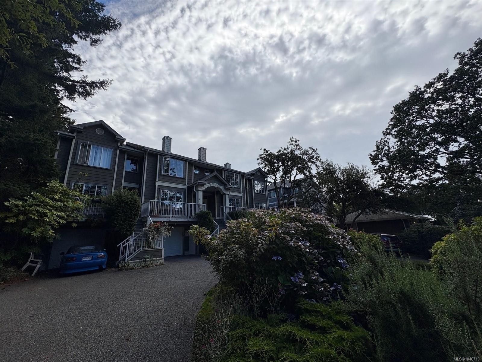 #2-906 Admirals Rd, Esquimalt, BC