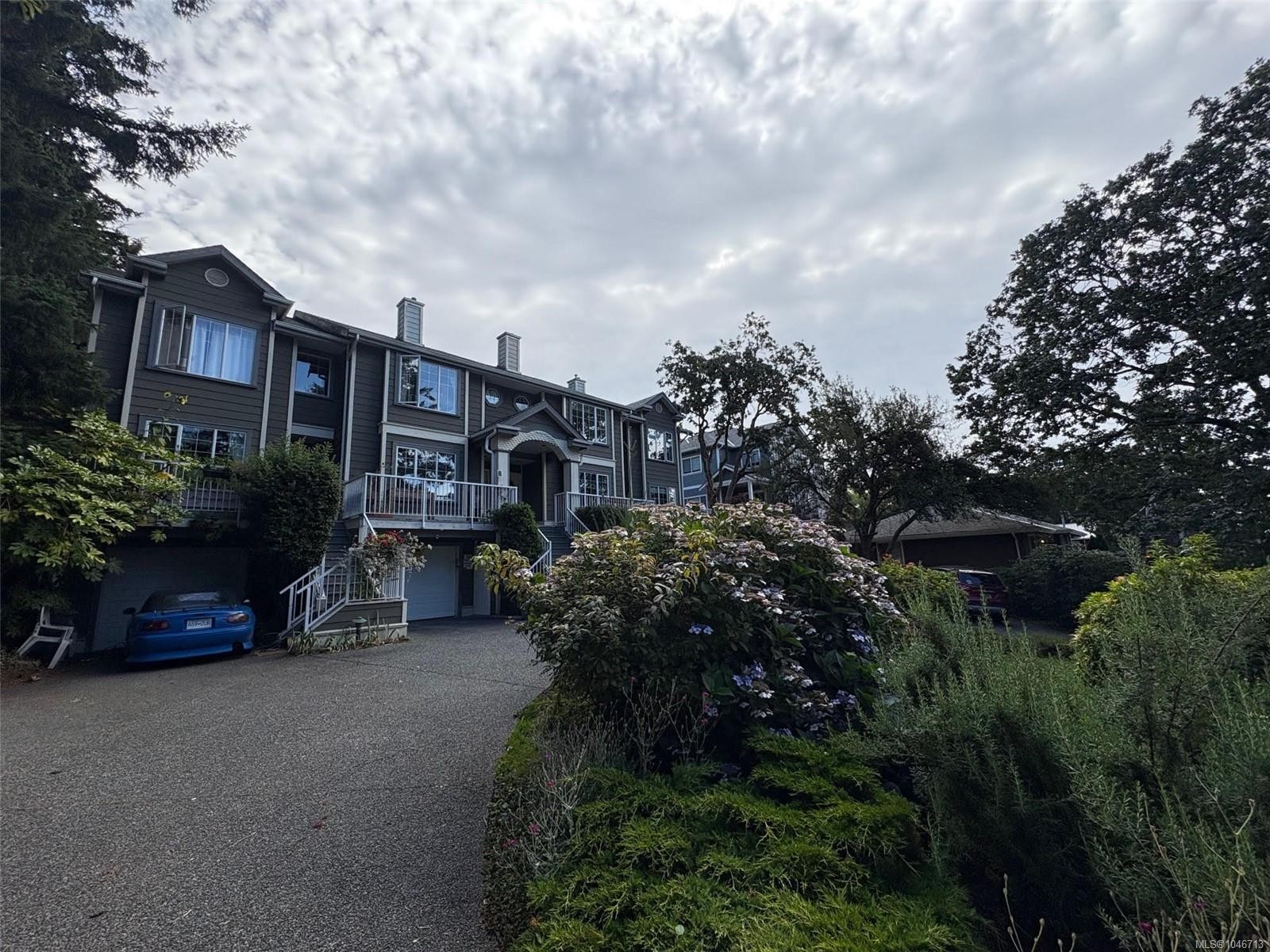 #2-906 Admirals Rd, Esquimalt, BC