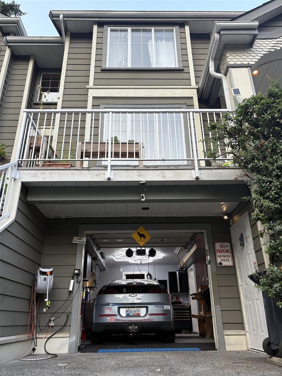 #2-906 Admirals Rd, Esquimalt, BC