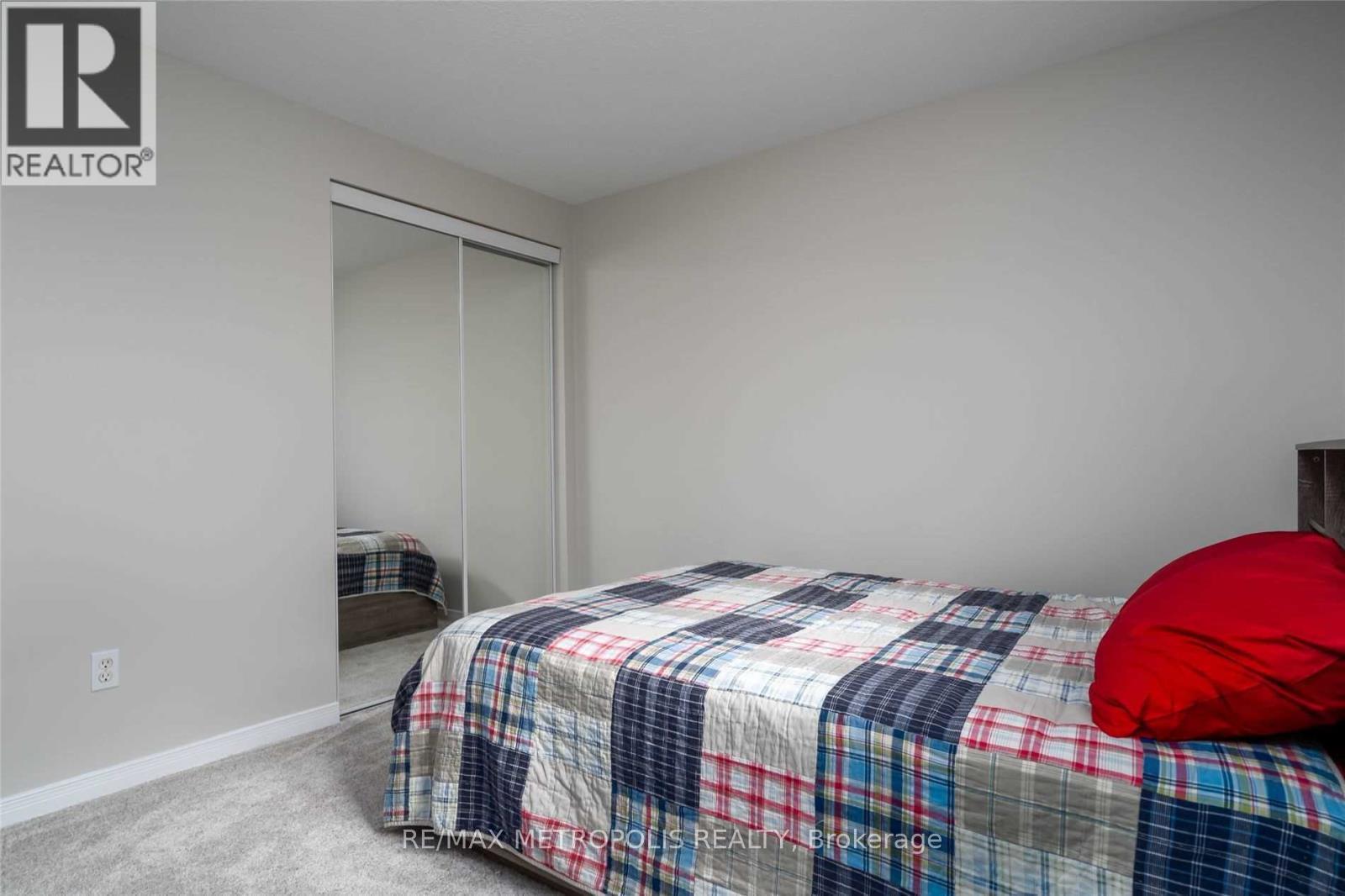 472 Hidden Creek Drive, Kitchener, ON - Indoor Photo Showing Bedroom