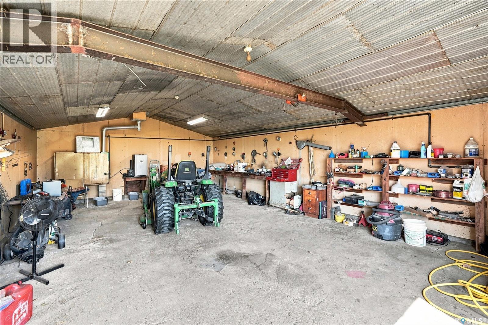 Blue Acreage, Corman Park Rm No. 344, SK - Indoor Photo Showing Garage