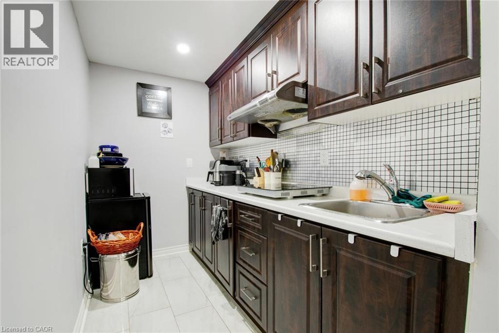 49 Scots Pine Trail, Kitchener, ON - Indoor Photo Showing Kitchen