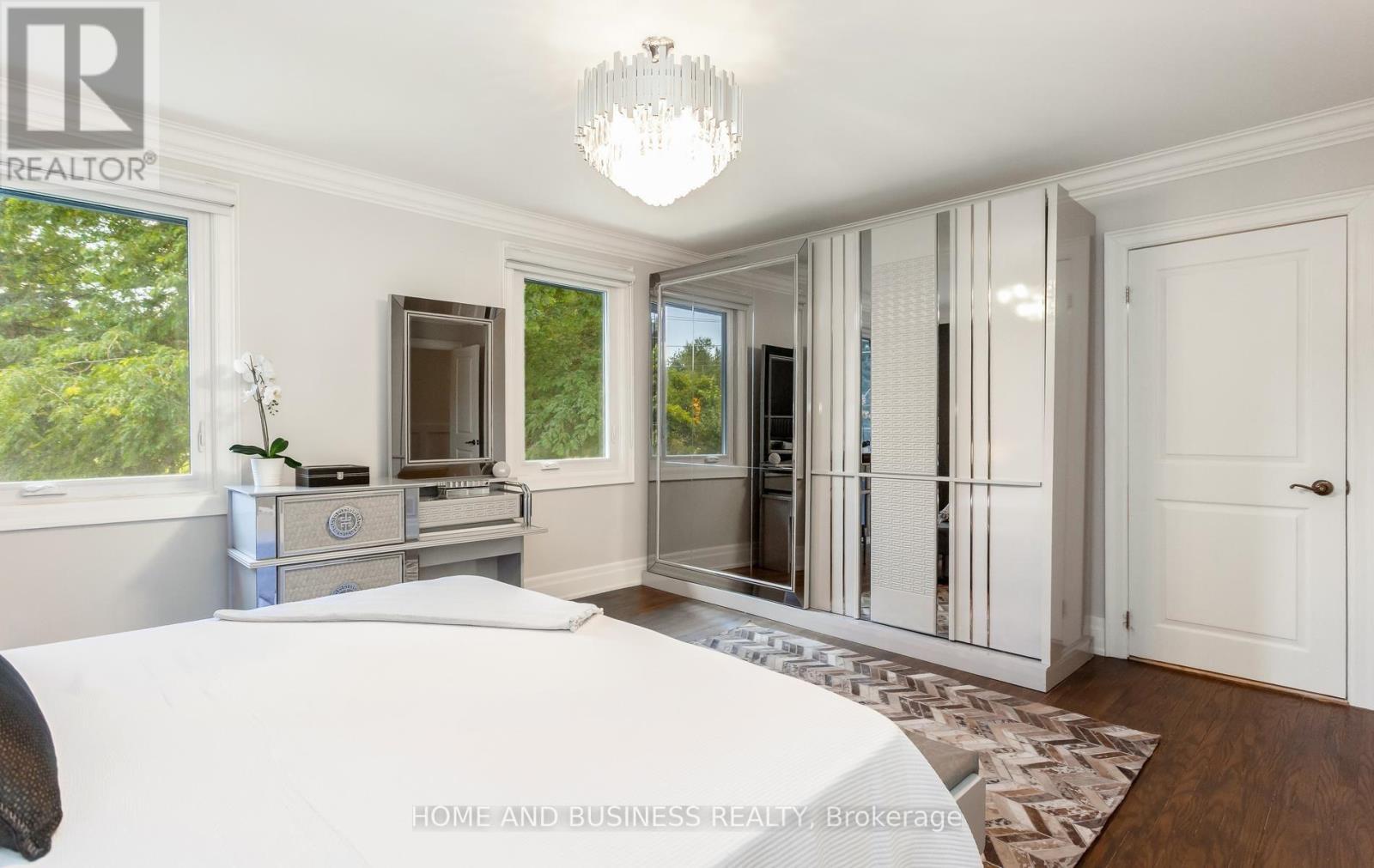 1335 Mississauga Road, Mississauga, ON - Indoor Photo Showing Bedroom