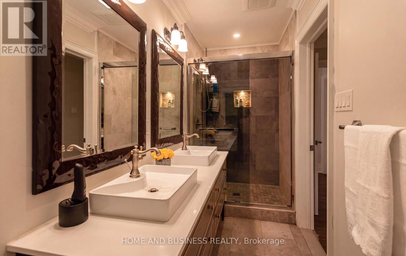 1335 Mississauga Road, Mississauga, ON - Indoor Photo Showing Bathroom