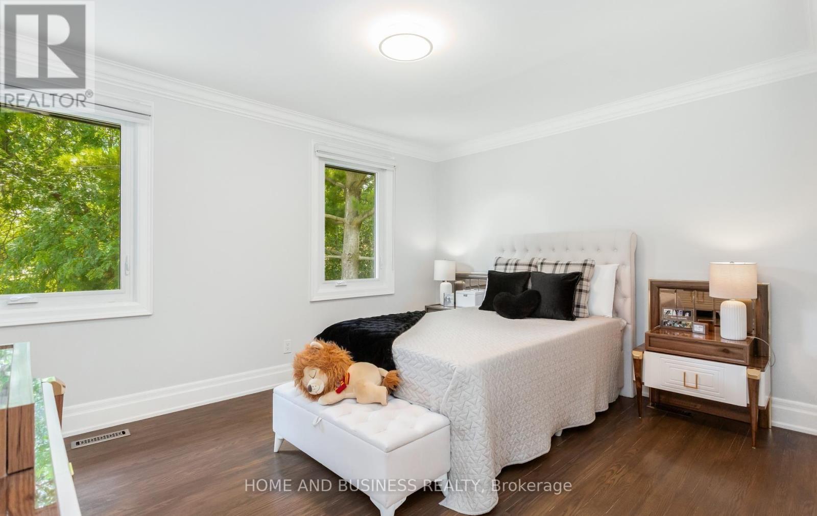 1335 Mississauga Road, Mississauga, ON - Indoor Photo Showing Bedroom