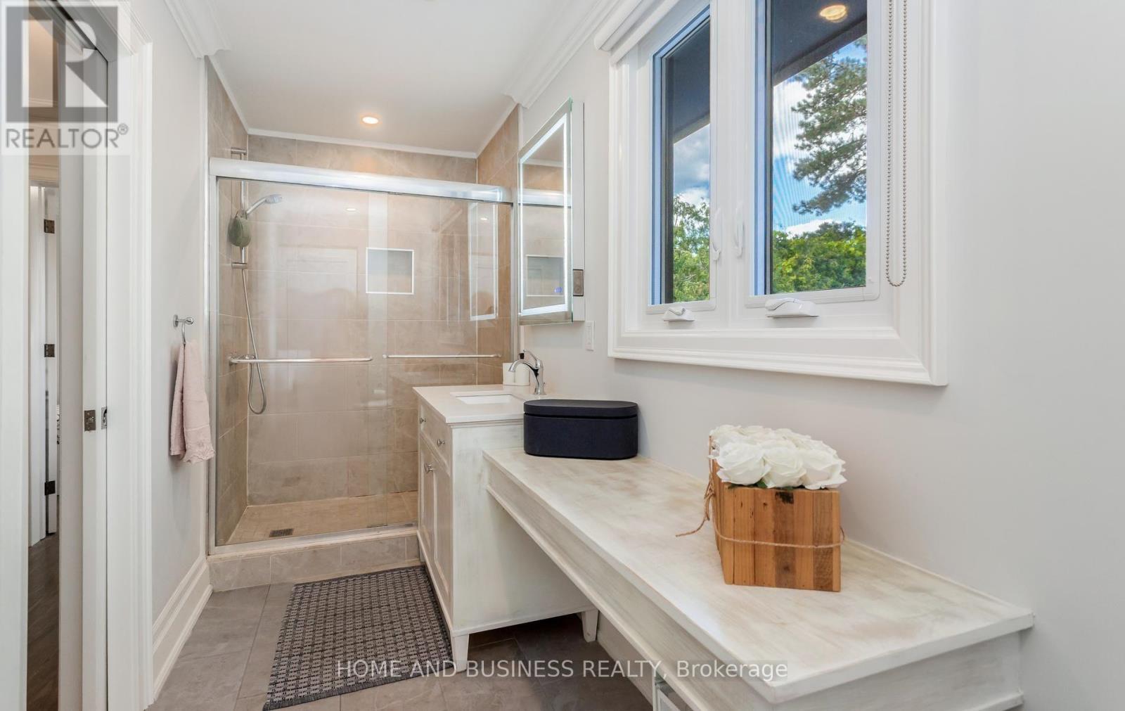 1335 Mississauga Road, Mississauga, ON - Indoor Photo Showing Bathroom