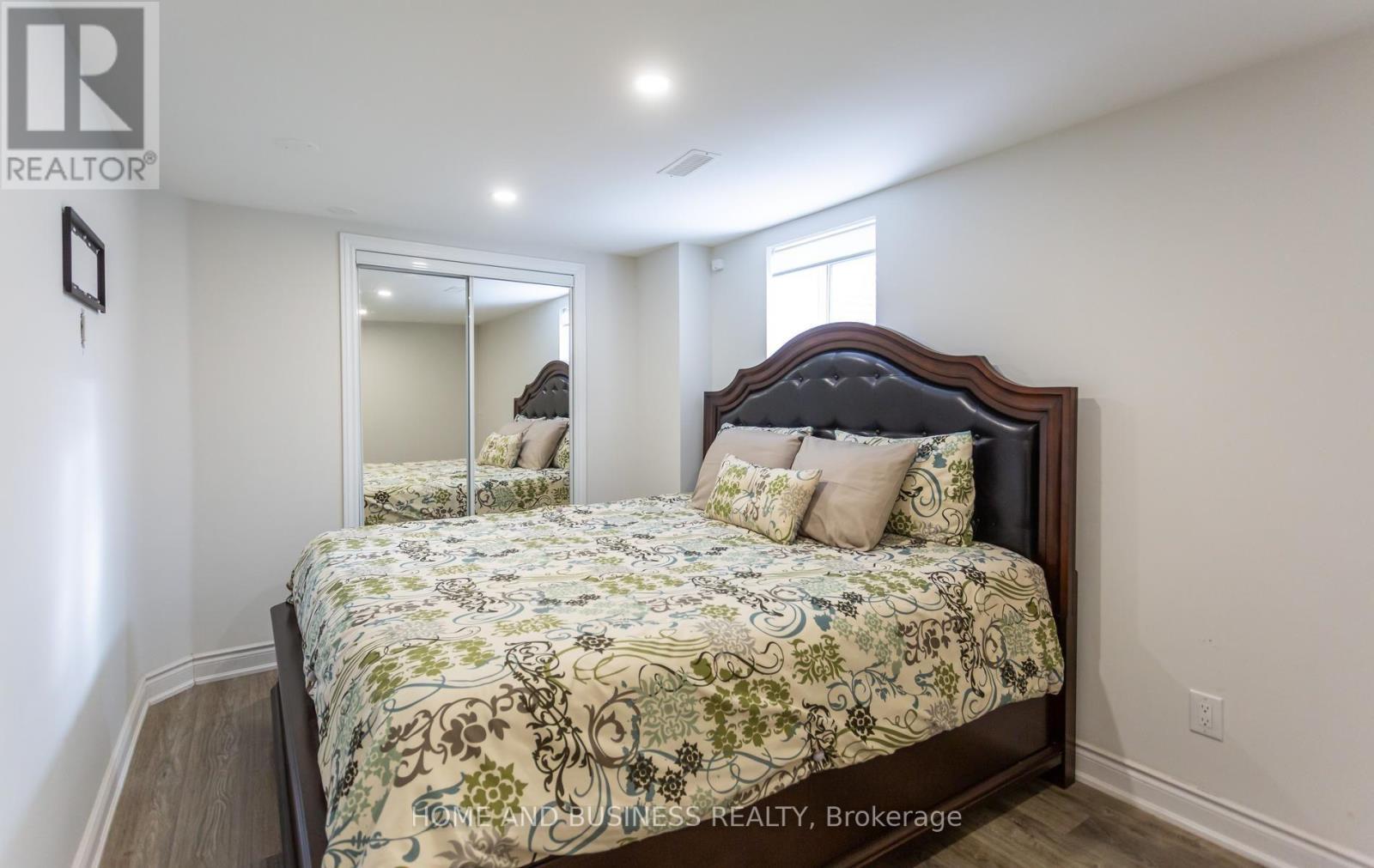 1335 Mississauga Road, Mississauga, ON - Indoor Photo Showing Bedroom