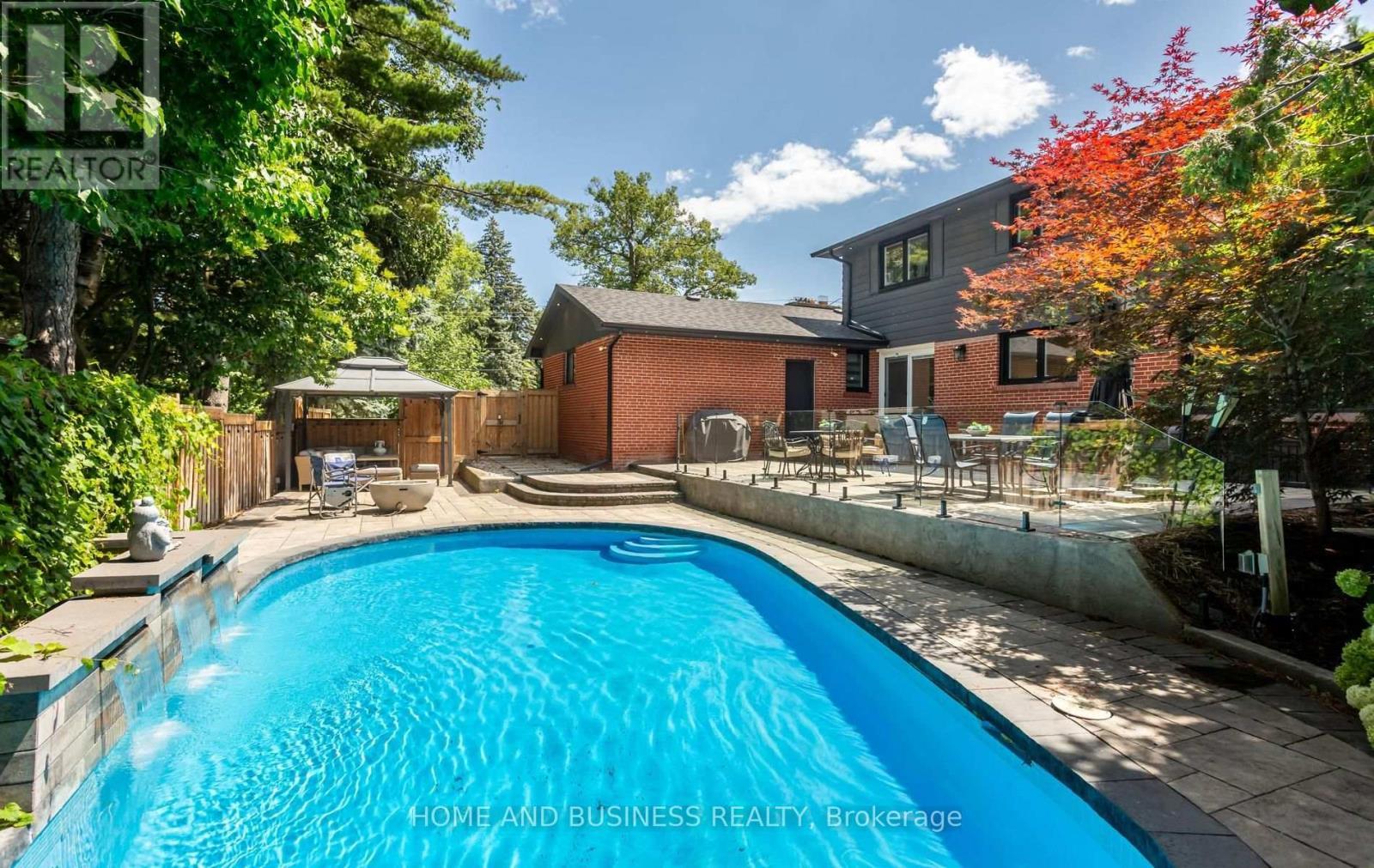 1335 Mississauga Road, Mississauga, ON - Outdoor With In Ground Pool With Backyard
