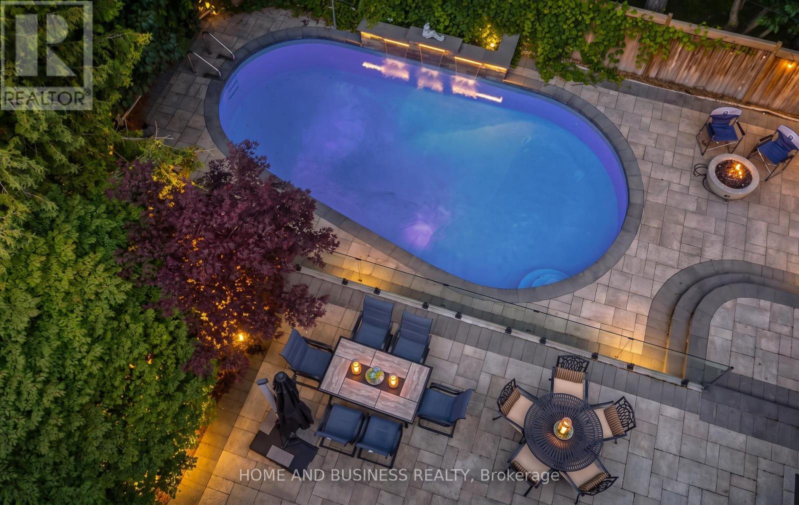 1335 Mississauga Road, Mississauga, ON - Outdoor With In Ground Pool