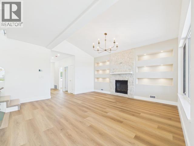 4835 Lesley Cres, Powell River, BC - Indoor Photo Showing Living Room With Fireplace
