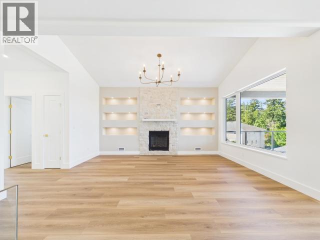 4835 Lesley Cres, Powell River, BC - Indoor With Fireplace
