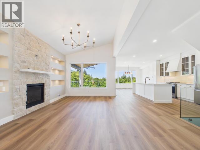 4835 Lesley Cres, Powell River, BC - Indoor With Fireplace