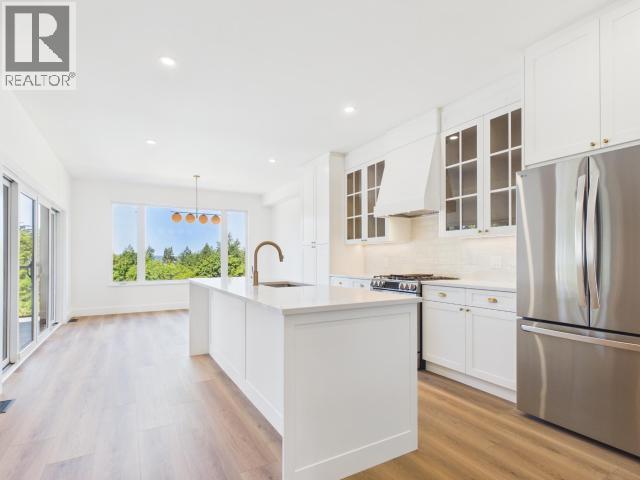 4835 Lesley Cres, Powell River, BC - Indoor Photo Showing Kitchen With Upgraded Kitchen