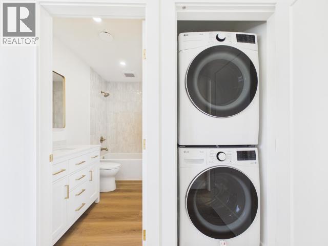 4835 Lesley Cres, Powell River, BC - Indoor Photo Showing Laundry Room