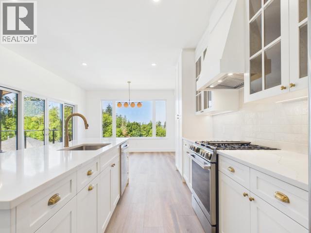 4835 Lesley Cres, Powell River, BC - Indoor Photo Showing Kitchen With Upgraded Kitchen