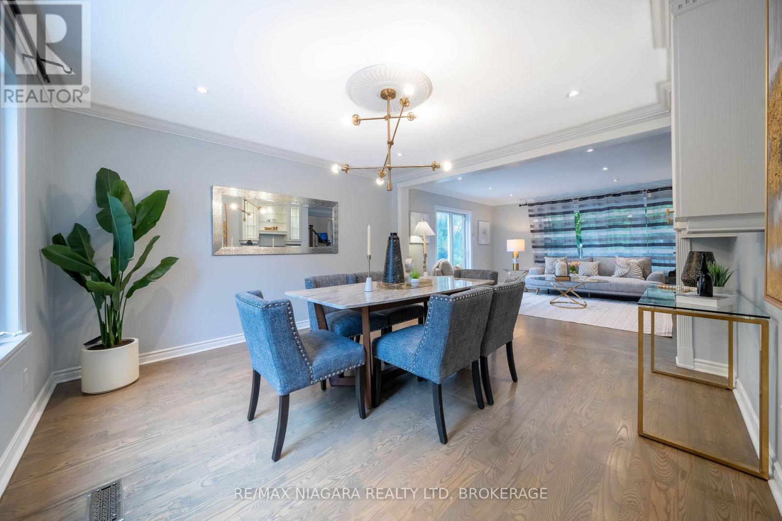 2 Aitken Circle, Markham (Unionville), ON - Indoor Photo Showing Dining Room